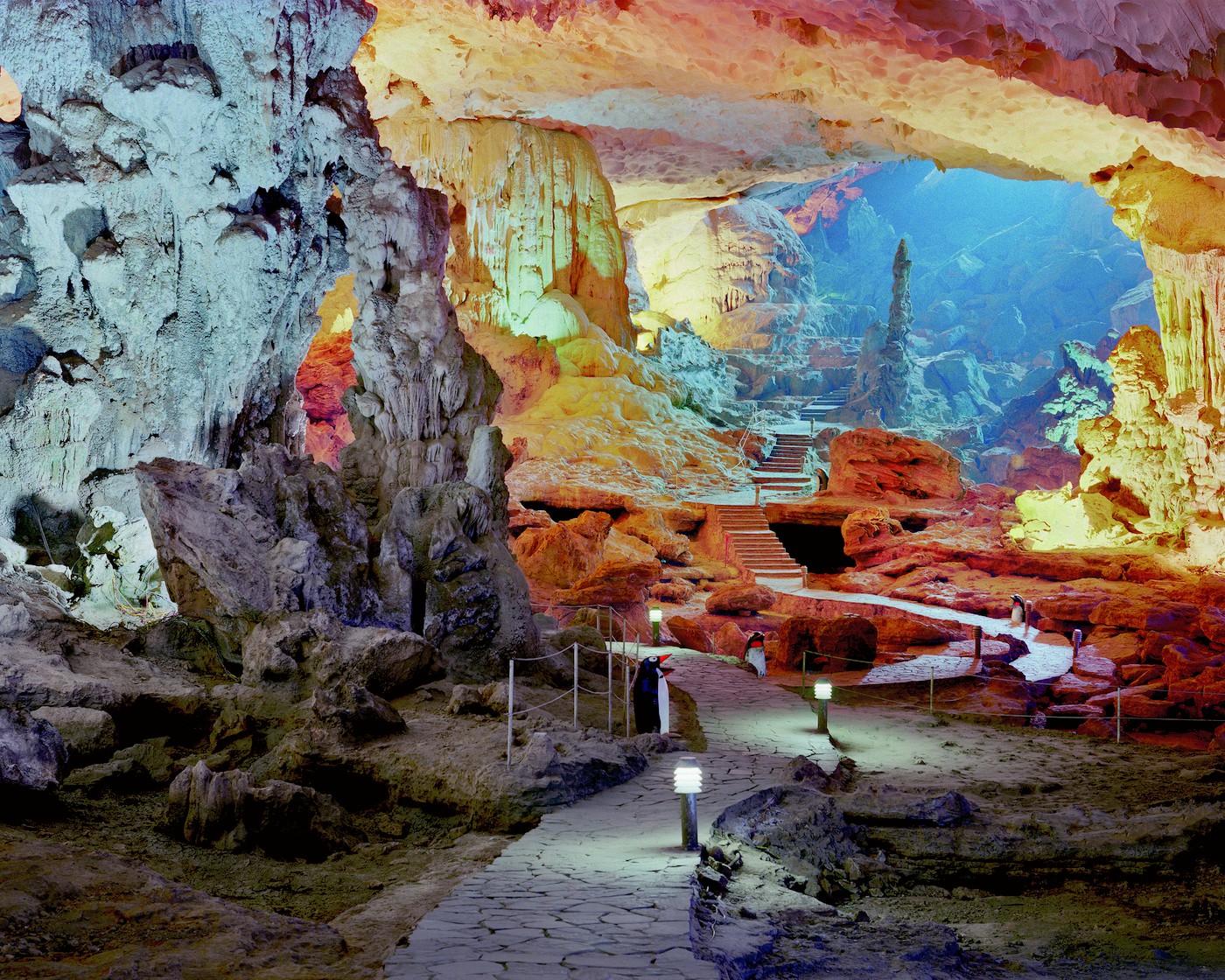 SHOW CAVES
